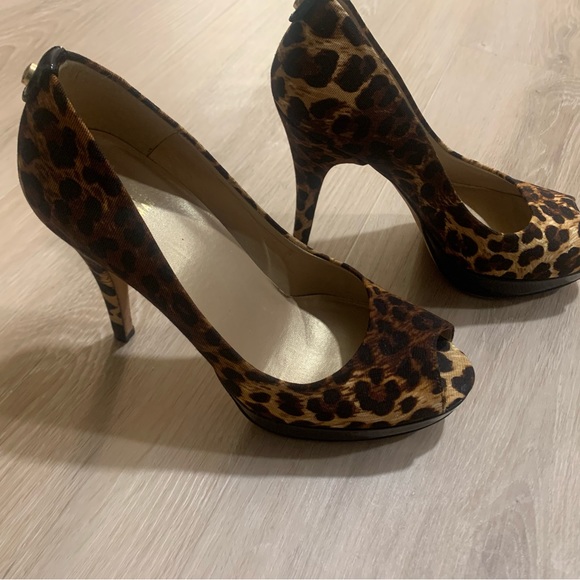 Stuart Weitzman leopard print open toe heel - Picture 3 of 8